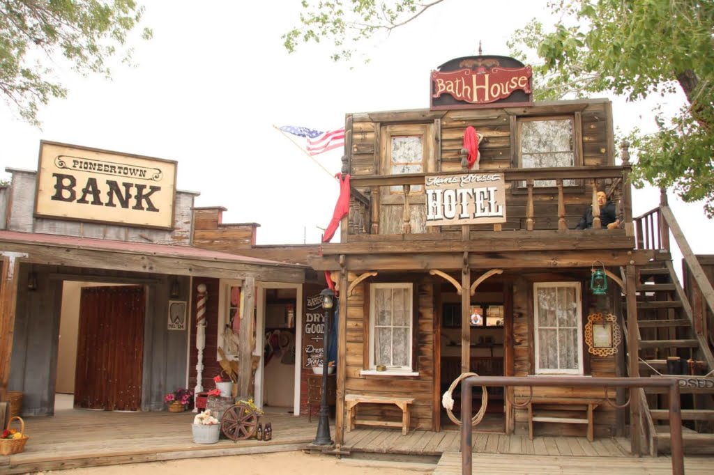 pioneertown3