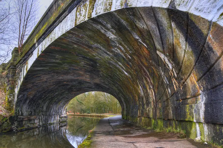ae315566 snake bridge on the macclesfield canal england 2