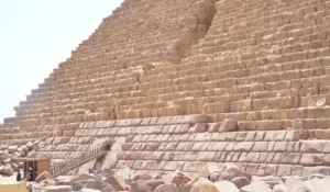 84e619ff pyramids3