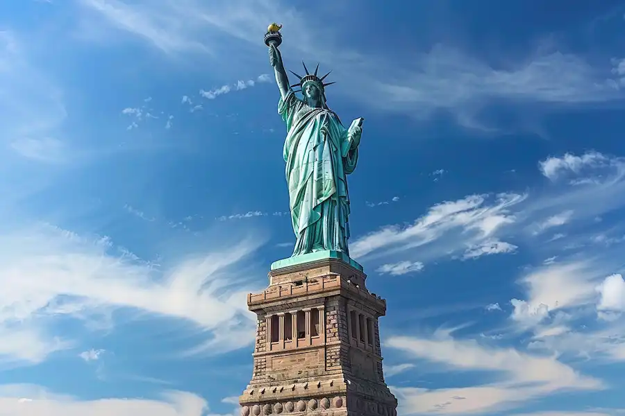 e17a252e the statue of liberty new york usa