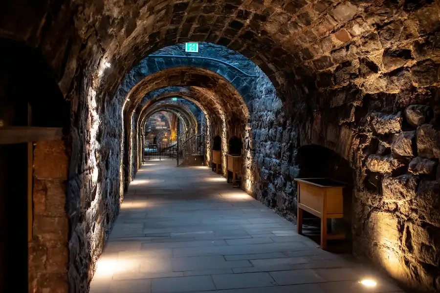 edinburgh vaults scotland