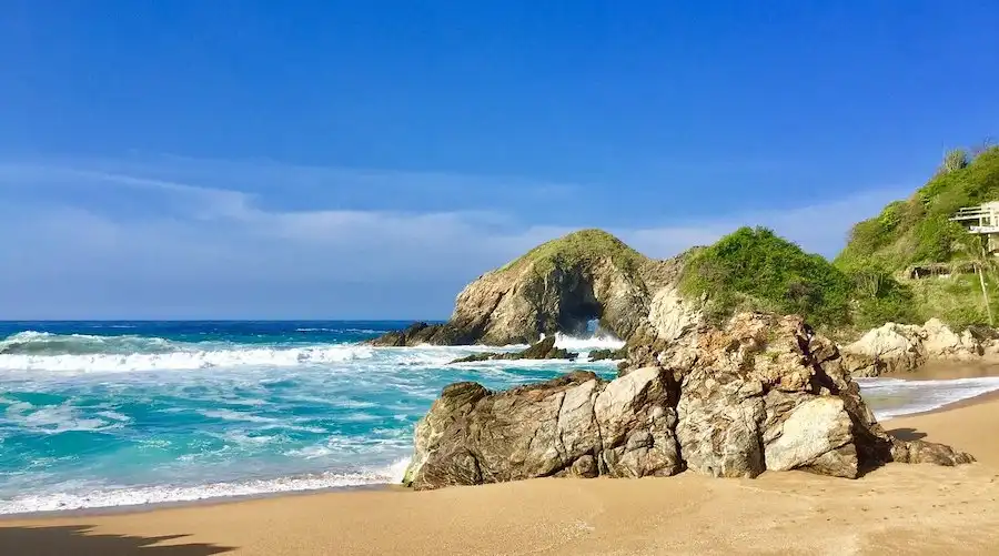 playa zipolite–main beach mexico