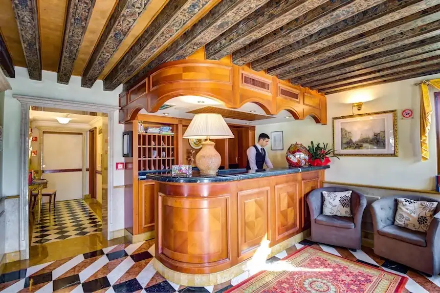 hotel antiche figure