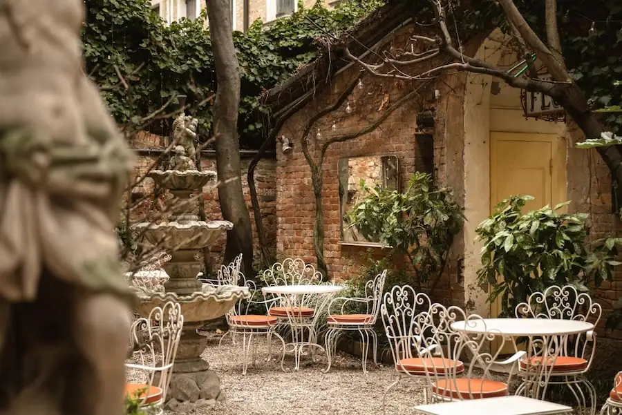 hotel flora